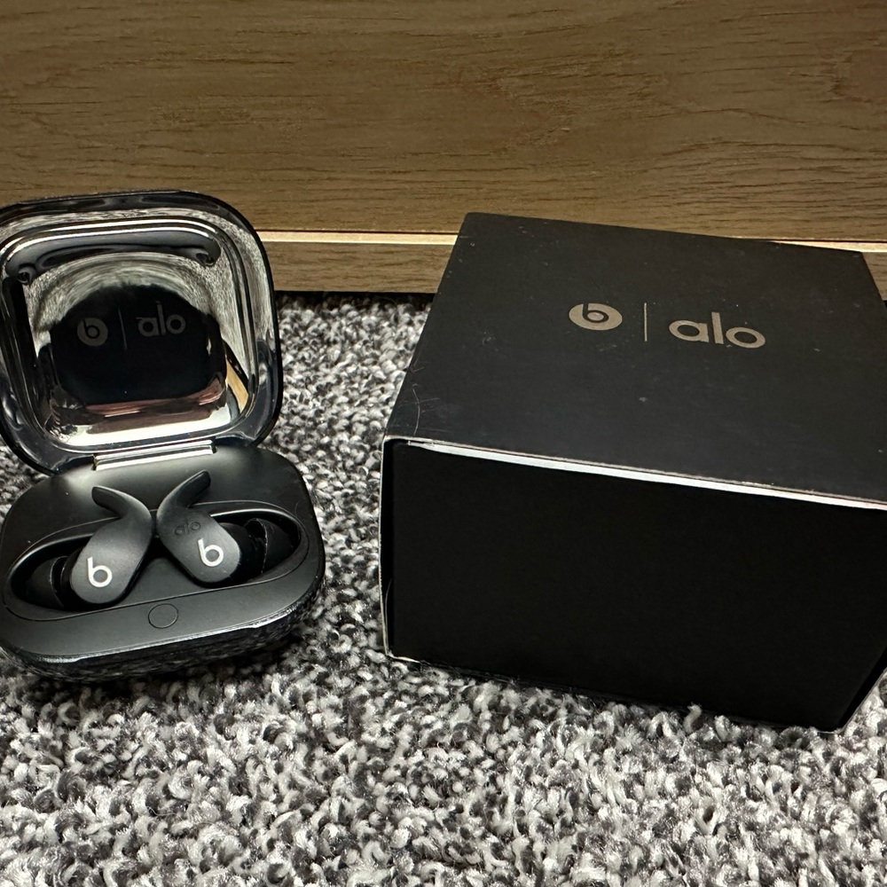 NEW Beats by Dre Black X Alo edition Wireless Earbuds w/ Glittery Charging Case